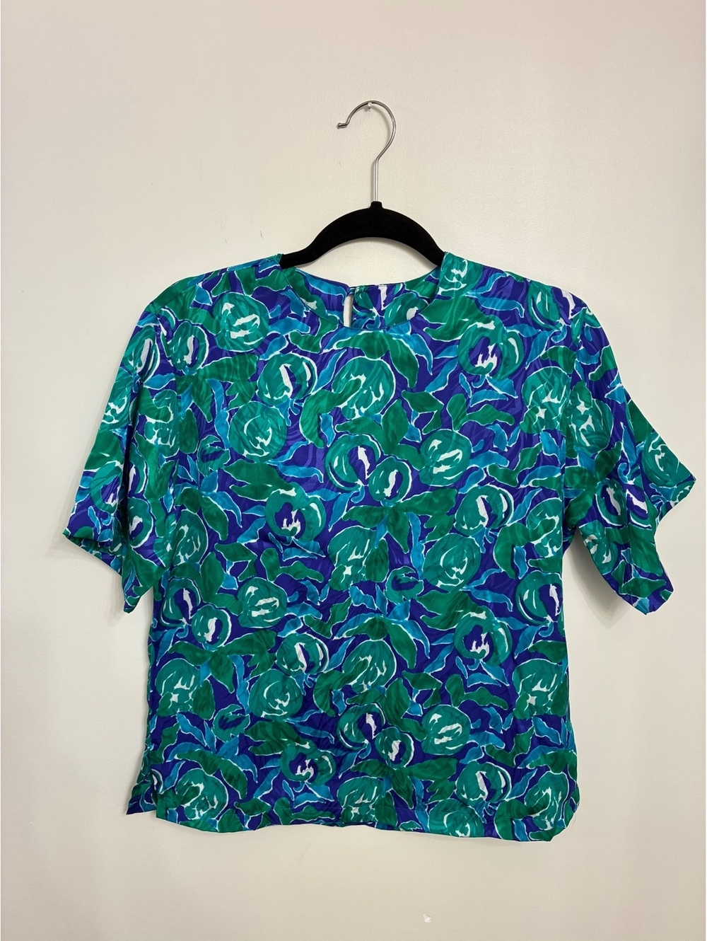 Vintage Abstract Floral Blouse – Vibrant Blue & Green Silky Short Sleeve Top